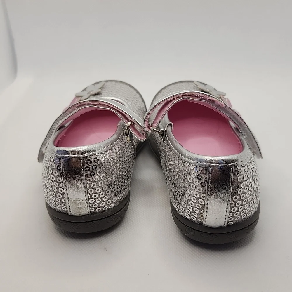 Okie Dokie Girls Silver Sequin Shoes with Flower Design Size 6M. NWOT